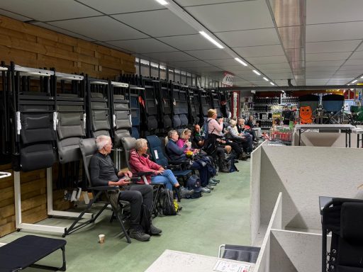 Rust in Kampeerwinkel de Jong, één van de sponsors.