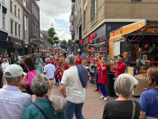 En nog meer feest in de stad