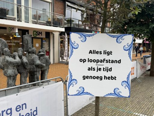 Een tegelspreuk bij de finish in Katwijk