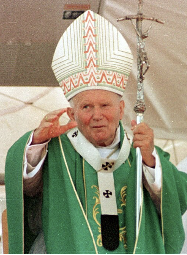 Paus Benedictus draagt het Palium