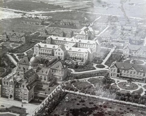 Luchtfoto van de psychiatrische inrichting Sint Bavo